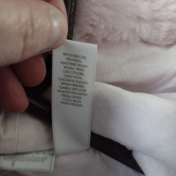 Baby Girls First Impression warm onesy coat size 12 months (22-25 lbs). - Picture 9 of 9